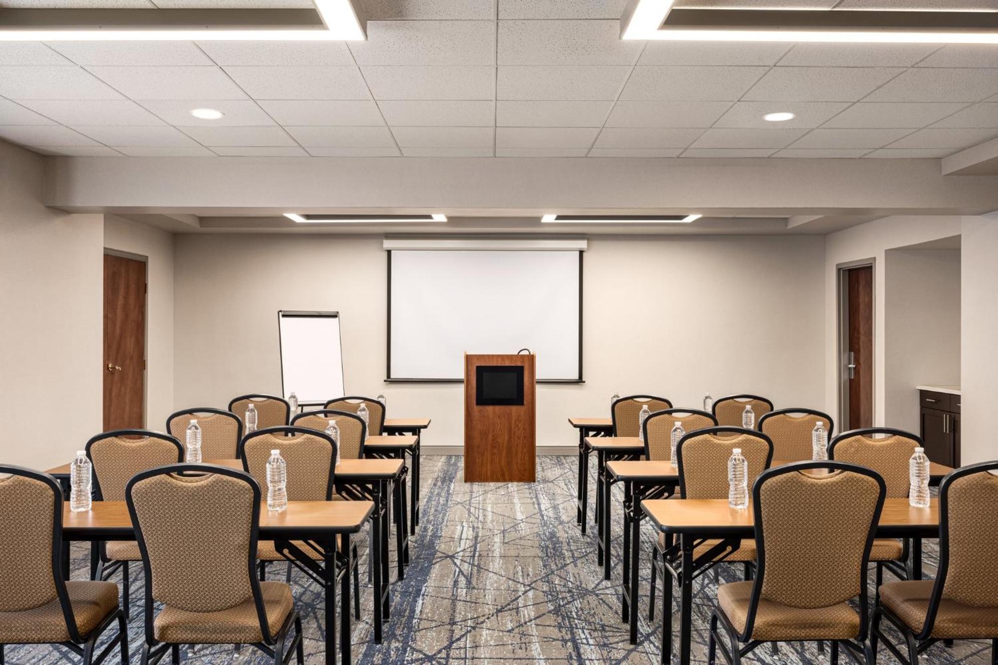 Holiday Inn Express Hotel & Suites Indianapolis W - Airport Area By Ihg Экстерьер фото